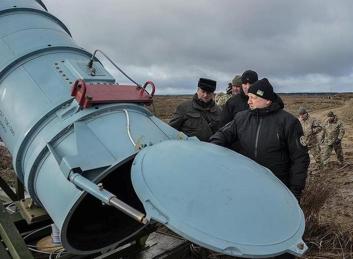 Những chiếc tàu cao tốc này là sản phẩm của công ty đóng tàu SAFE Boats International của Mỹ. Tàu MK VI hoàn toàn bằng nhôm có tổng lượng giãn nước 72 tấn, chiều dài 25,8 m, chiều rộng 6,2 m và chiều dài 1,2 m.