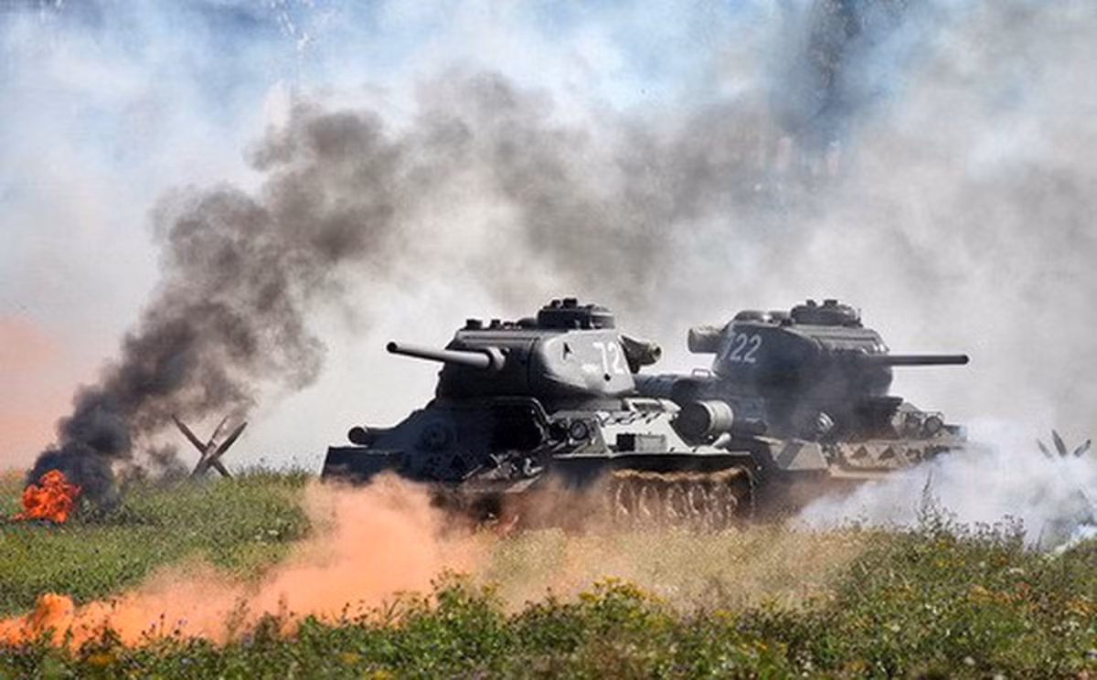 T-34 được coi là mẫu xe tăng tốt nhất của Liên Xô trong Thế chiến 2 khi có hỏa lực mạnh, khả năng sống sót cao và sức cơ động tốt. Theo các chuyên gia, nhà phân tích quân sự, xe tăng T-34 khá cơ động, có thể di chuyển trên mọi địa hình. Đối với bộ binh Liên Xô, mẫu xe tăng này đóng vai trò như một phương tiện hỗ trợ và dẫn đường hoàn hảo.