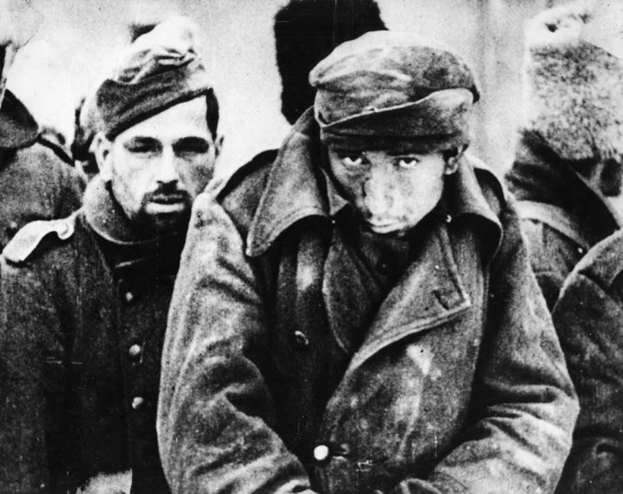 Một số tù nhân Đức quốc xã bị lực lượng Liên Xô bắt giữ tại Stalingrad.