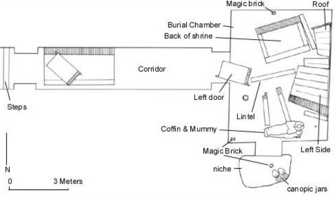 Nhiều khu vực bên trong lăng mộ KV55 bị hư hại khá nghiêm trọng, bao dồm có phần lối vào và cầu thang.