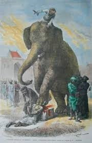 Theo một số ghi chép cổ xưa, quản tượng sẽ điều khiển voi tra tấn phạm nhân một cách từ từ, thời gian hành hình dài thay vì khiến họ nhanh chóng mất mạng.