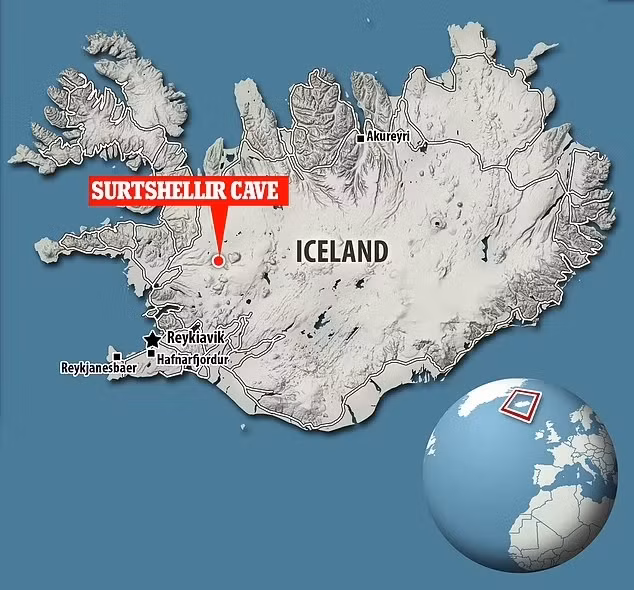 Bên trong chiếc thuyền, các chuyên gia tìm thấy xương của cừu, dê, ngựa và lợn bị đốt cháy. Họ cũng tìm thấy một số đồ tạo tác bên trong thuyền.