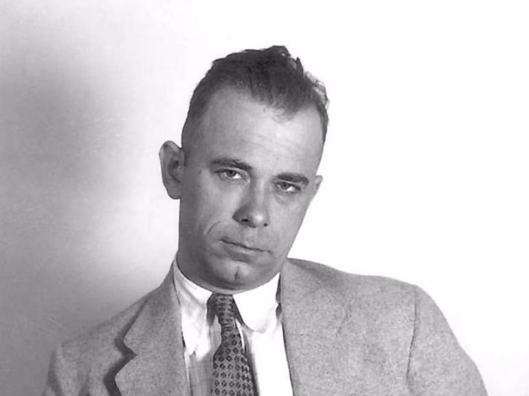 Sau khi trốn thoát khỏi nhà tù, gã đánh cắp một xe hơi và bỏ trốn. Vài tháng sau, gã tội phạm bị các nhân viên Cục Điều tra Liên bang Mỹ bắn chết ở Chicago.