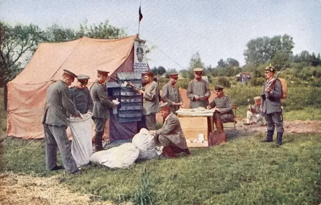 Một điểm phân phát thư gửi từ quê nhà cho các binh sĩ chiến đấu ở tiền tuyến.