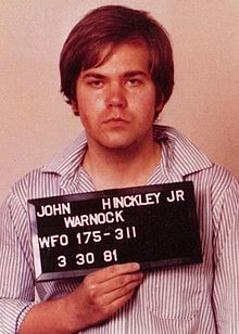 Hung thủ ám sát Tổng thống Reagan là John Hinckley (trong ảnh) bị bắt giữ và đưa ra xét xử. Tuy nhiên, gã không bị kết án vì mắc bệnh tâm thần. Hinckley sau đó được đưa vào trung tâm chăm sóc bệnh nhân tâm thần suốt 3 thập niên.