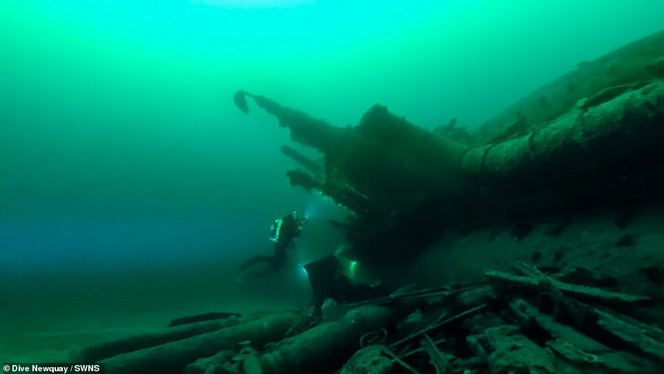 Vào thời điểm tàu ngầm U-1021 "mất tích", phát xít Đức đang phải căng mình chiến đấu, chống lại quân Đồng minh ở Mặt trận phía Đông cũng như sa lầy trong trận chiến ở mặt trận Thái Bình Dương.