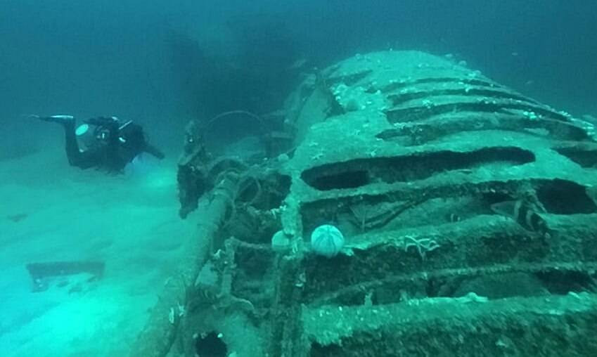 Được gọi là U-1021, xác tàu ngầm của phát xít Đức trên là mẫu tàu Type VIIC/31 nặng khoảng 850 tấn và dài khoảng 67m.