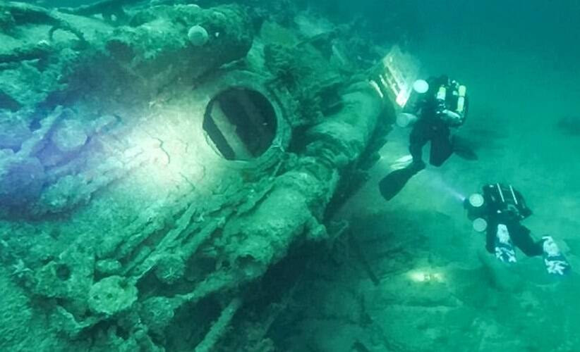 Xác tàu ngầm này nằm ở độ sâu khoảng 60m bên dưới Đại Tây Dương, cách bờ biển Cornwall của Anh khoảng 9 hải lý.