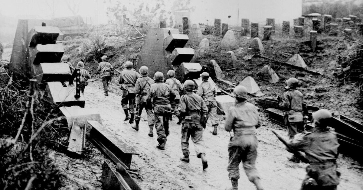 Sau thất bại trong trận Ardennes, quân Đức không còn khả năng phát động tấn công ở mặt trận phía Tây. Các nhà nghiên cứu lịch sử đánh giá thất bại trong Chiến dịch Rhein là báo hiệu kết thúc "triều đại" của trùm phát xít Hitler.