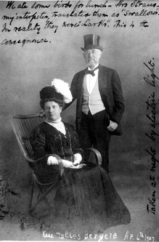 Cặp vợ chồng giàu có Isidor và Ida Straus là hai trong số những người thiệt mạng trong thảm kịch đắm tàu Titanic kinh hoàng. Họ là chủ sở hữu chuỗi cửa hàng bách hóa nổi tiếng Macy's và là một trong những cặp đôi giàu có nhất trên tàu. Câu chuyện tình của họ khiến nhiều người xúc động.