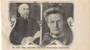 Vào đêm ngày 14/4/1912, sau khi thưởng thức bữa tối 10 món tại phòng ăn hạng nhất và đi dạo trên boong tàu Titanic, vợ chồng ông Isido trở về phòng nghỉ ngơi. Ngay trước nửa đêm, tàu Titanic đâm phải tảng băng trôi và từ từ chìm xuống Đại Tây Dương, khi nhận được hướng dẫn từ thủy thủy đoàn, họ mặc áo phao và lên boong tàu.