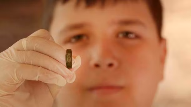 Theo chia sẻ của cậu bé Yair, ban đầu cậu cho rằng, chiếc nhẫn cổ mà mình tìm thấy là một đai ốc vít.