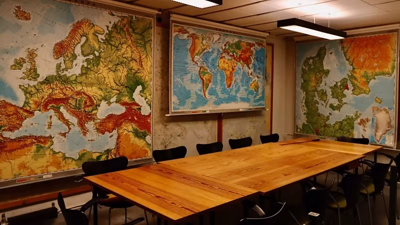 Bên trong hầm trú ẩn hạt nhân có đầy đủ điện, nước, không khí, nhu yếu phẩm... để mọi người có thể sinh hoạt bình thường.