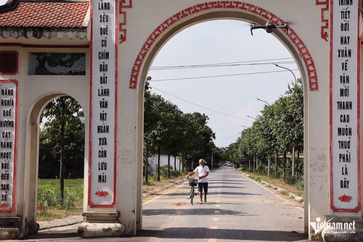 Con đường thẳng tắp dài 540m.