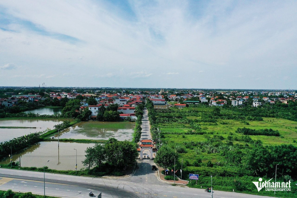 Theo Giám đốc Sở Văn hóa và Thể thao Đỗ Đình Hồng, đường Trinh Tiết được đặt theo tên làng cổ ở huyện Mỹ Đức. Tên này tương truyền do vua Lý Thái Tông đặt tên cho làng. Địa phương đã có đình, đền Trinh Tiết được xếp hạng cấp thành phố.