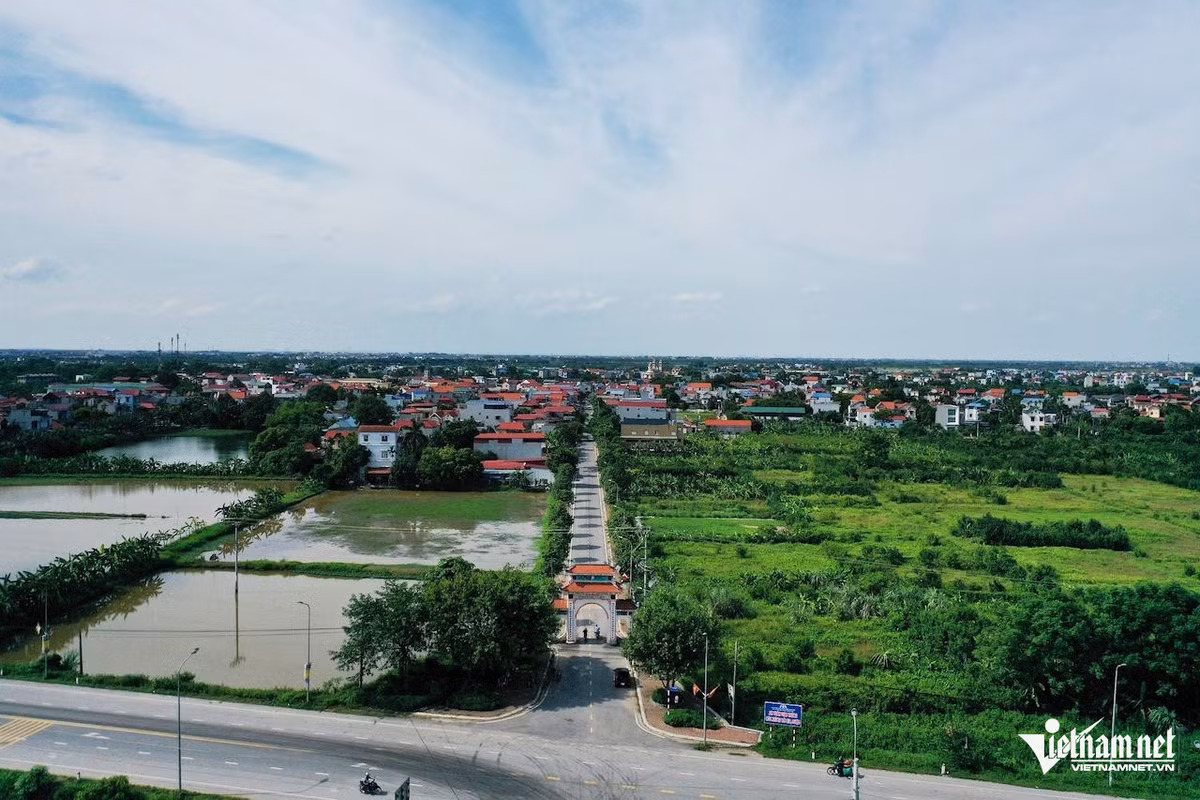 Theo Giám đốc Sở Văn hóa và Thể thao Đỗ Đình Hồng, đường Trinh Tiết được đặt theo tên làng cổ ở huyện Mỹ Đức. Tên này tương truyền do vua Lý Thái Tông đặt tên cho làng. Địa phương đã có đình, đền Trinh Tiết được xếp hạng cấp thành phố.