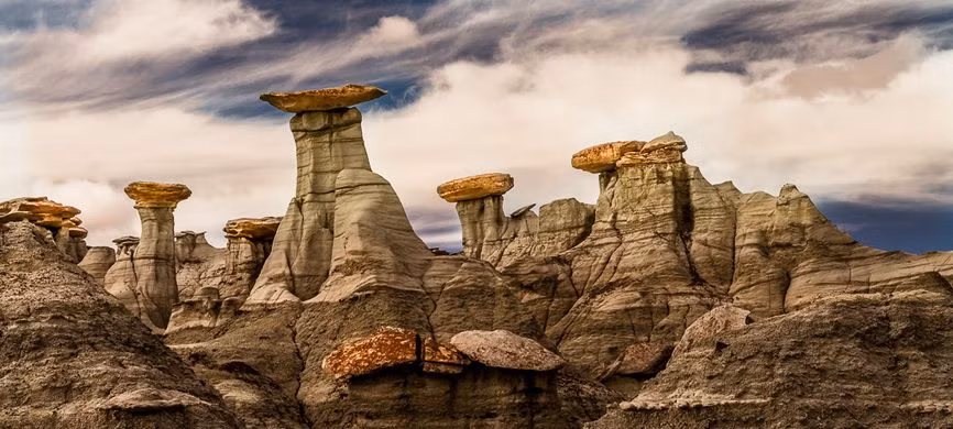 Các đặc điểm địa chất ở Ah-Shi-Sle-Pah đã tạo nên những tảng đá có hình dáng kỳ lạ, không giống ở bất cứ nơi nào trên thế giới.