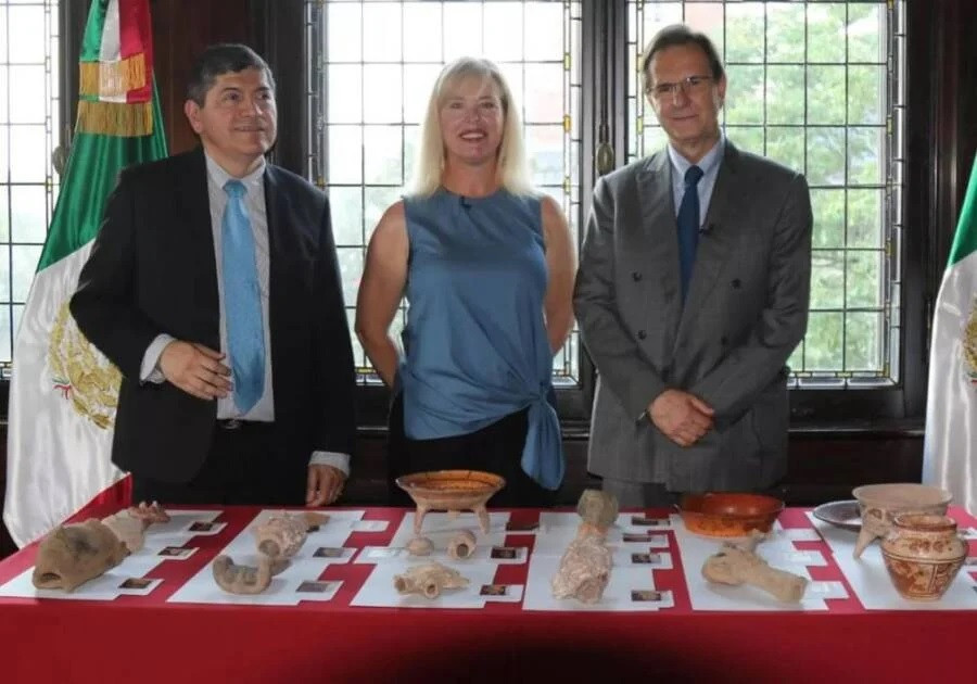 Sau khi kiểm tra kỹ lưỡng, các chuyên gia xác nhận chiếc bình mà cô Anna mua thực sự là của người Maya. Nó được người Maya tạo ra vào khoảng năm 200 - 800 sau Công nguyên.