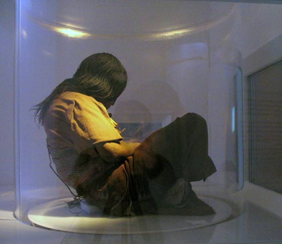 Xác ướp thiếu nữ được đặt tên là Llullaillaco Maiden (có nghĩa là Trinh nữ băng đá) trong khi 2 xác ướp còn lại được đặt tên là Llullaillaco Boy và Lightning Girl.