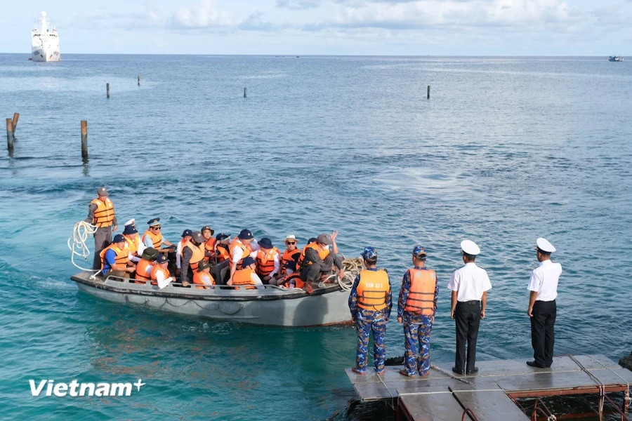 Khó khăn lớn nhất của đảo An Bang so các đảo khác là ở đây dòng chảy sâu, nước xiết gần như quanh năm, là hòn đảo khó cập bến nhất của Quần đảo Trường Sa. (Ảnh: Thu Minh/Vietnam+)