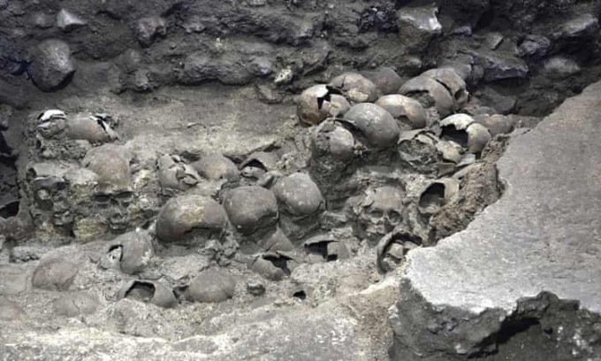Một tháp đầu lâu của người Aztec đã được các chuyên gia phát hiện bên dưới một ngôi đền cổ nằm ở thủ đô Tenochtitlan (ngày nay là thành phố Mexico).