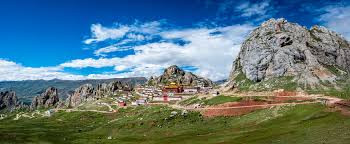 Một giai thoại khác kể rằng, bên trong chùa có cất giấu một kho báu giá trị nhưng không phải ai cũng có thể tìm thấy. Chỉ những người có tâm hồn thanh tịnh mới có thể nhìn thấy số của cải vô giá.