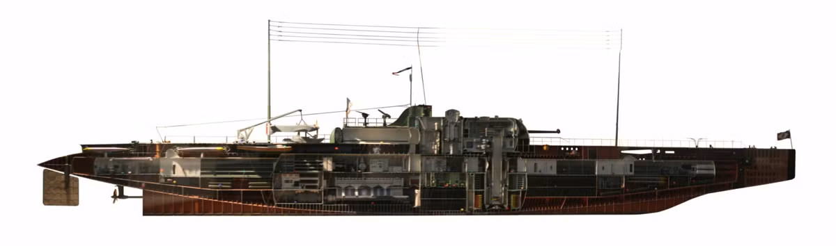 Tàu ngầm Surcouf còn được trang bị 2 pháo hạm cỡ nòng 203 mm có thể khai hỏa trong vòng 3 phút sau khi nổi. Thêm nữa, con tàu được trang bị súng máy, pháo phòng không để tự vệ, một xuồng máy và khoang chứa hàng có thể giam giữ 40 tù binh. Mang theo các thùng nhiên liệu lớn, tàu ngầm Surcouf có thể đi được hành trình dài 19.000 km. Nhu yếu phẩm trên tàu đủ cho thủy thủ đoàn 118 người dùng trong 90 ngày.