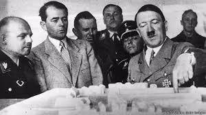 Từ năm 1933 cho đến khi tự sát vào tháng 4/1945, trùm phát xít Hitler là lãnh đạo tối cao của chính quyền Đức quốc xã. Nắm trong tay quyền lực lớn, Hitler thực hiện chính sách cai trị độc đoán, tàn bạo. Giúp sức cho nhà độc tài đạt được các mục tiêu đầy tham vọng là những thân tín hết mực trung thành.