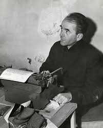 Dưới sự chỉ đạo của Albert Spee, sản lượng vũ khí của Đức được tăng mạnh sau khi Hitler đẩy đất nước và nhiều quốc gia vào Chiến tranh thế giới 2. Để sản xuất được lượng vũ khí khổng lồ cho cuộc chiến, Albert Spee được Hitler hỗ trợ, tạo điều kiện cho việc sử dụng hàng triệu tù nhân trong các trại tập trung làm lực lượng lao động chính.