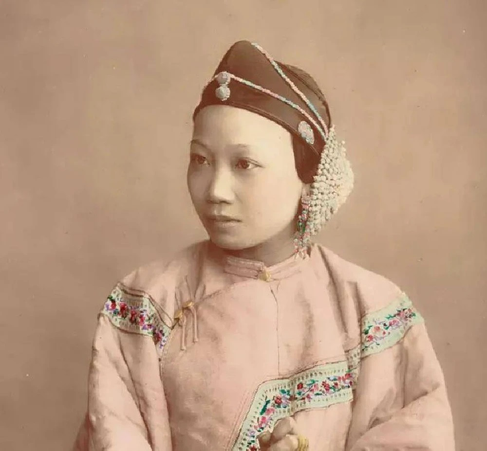 Dung mạo xinh đẹp của một vị phu nhân quyền quý sống vào cuối thời nhà Thanh.