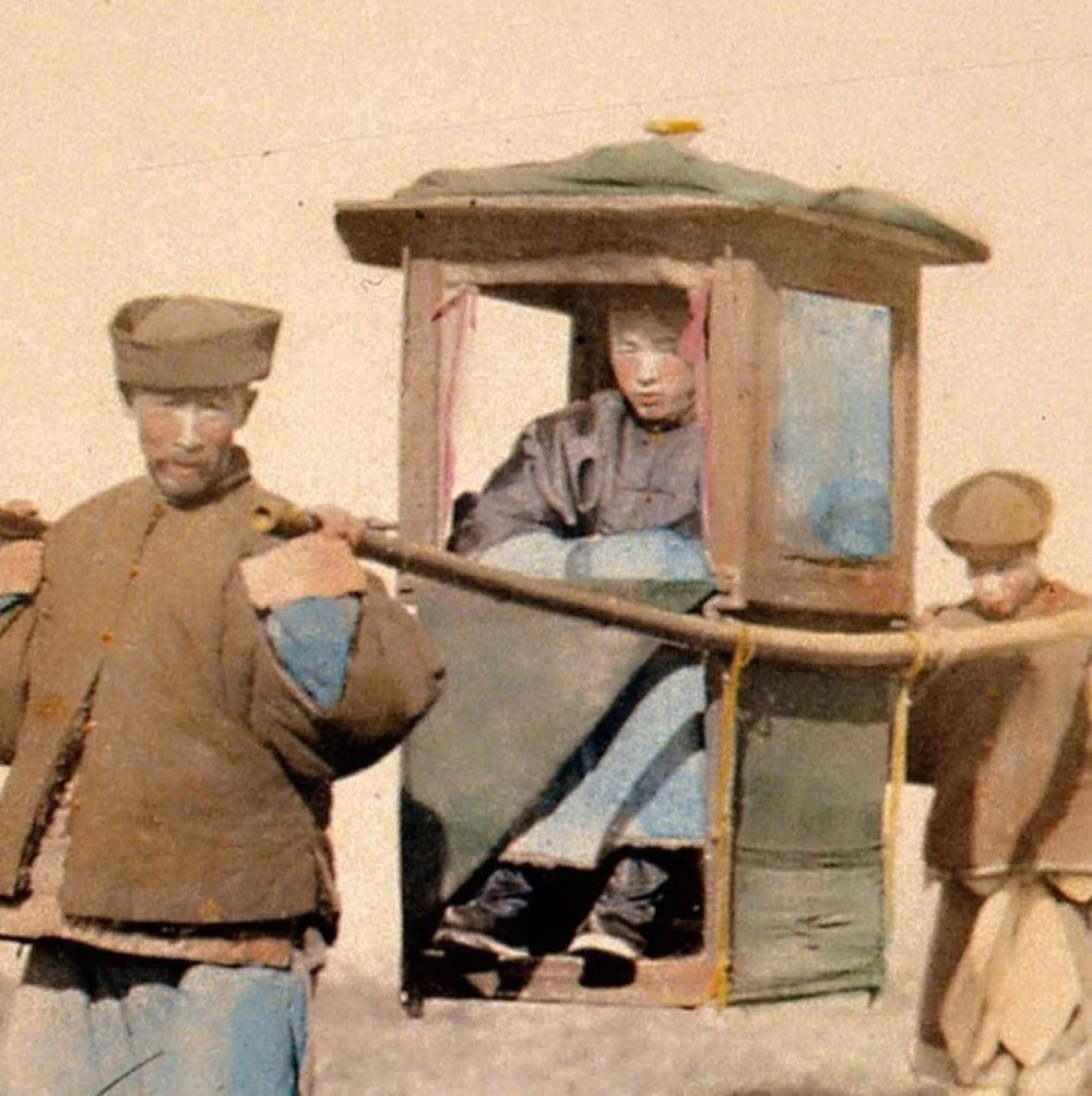 Vào cuối thời nhà Thanh, kiệu vẫn là phương tiện di chuyển phổ biến của tầng lớp quý tộc.