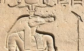 Người dân Ai Cập thờ phụng thần Sobek và dâng lên lễ vật là những xác ướp cá sấu với hy vọng sẽ được vị thần này che chở, ban cho cuộc sống bình yên.