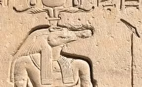 Người dân Ai Cập thờ phụng thần Sobek và dâng lên lễ vật là những xác ướp cá sấu với hy vọng sẽ được vị thần này che chở, ban cho cuộc sống bình yên.