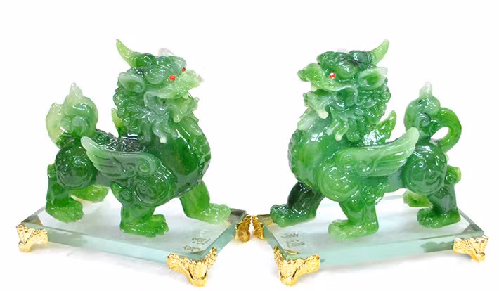 Theo đó, nhiều gia đình bày trí tượng linh vật trấn trạch kỳ lân trong nhà nhằm xua đuổi tà khí, thu hút phúc lành, giúp đường công danh, tài vận rộng mở.