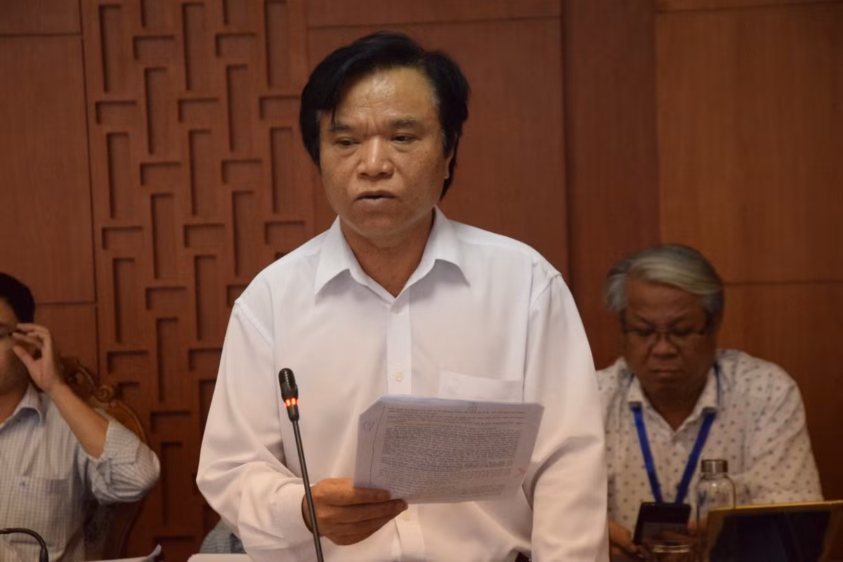 Giam doc So Tai chinh tinh Quang Nam vua bi de nghi kiem diem xin nghi viec