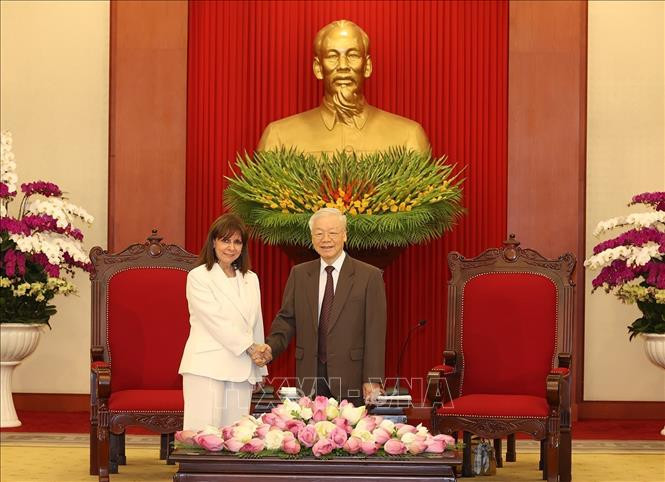 Tong Bi thu Nguyen Phu Trong tiep Tong thong Hy Lap Katerina Sakellaropoulou-Hinh-2