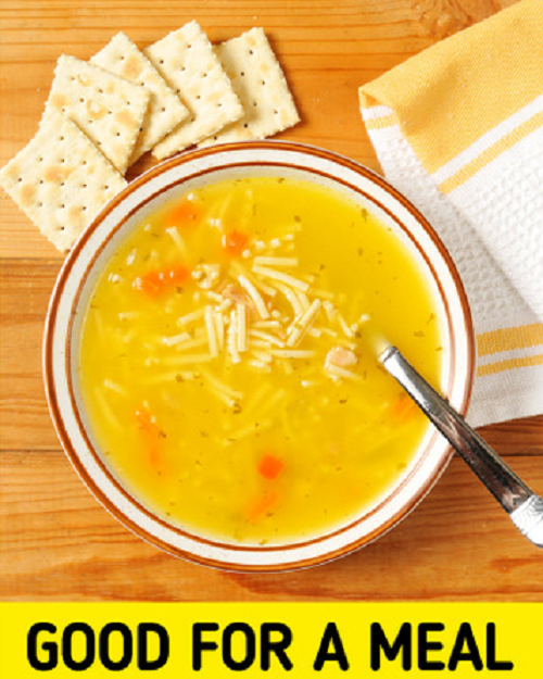 Ngoài ra, đồ ăn lạnh cũng không tốt cho dạ dày của bạn. Việc này sẽ khiến bạn mất nhiều thời gian tiêu hóa hơn và có thể dẫn đến một số vấn đề. Nếu muốn tránh đầy hơi, bọng mắt và chuột rút; tốt cho đường ruột, bạn nên ăn đồ nóng hổi. Ảnh: BrightSide.