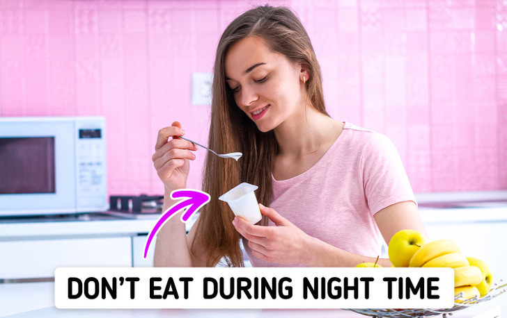 Ăn sữa đông và sữa chua vào buổi tối: Sữa chua và sữa đông thực sự có thể khiến quá trình tiêu hóa của bạn trở nên tồi tệ hơn nếu bạn ăn chúng vào buổi tối. Ảnh: BrightSide.