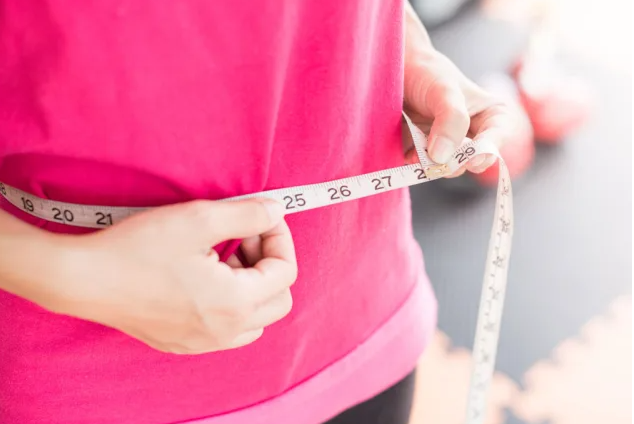 1. Quả bơ được chứng minh là giúp giảm mỡ bụng: Các nhà nghiên cứu cho biết việc thay dầu nấu ăn bình thường bằng dầu bơ giàu chất béo không bão hòa đơn và axit béo oleic có thể giúp giảm béo vùng bụng, giảm nguy cơ mắc hội chứng chuyển hóa. Ảnh: Shutterstock.