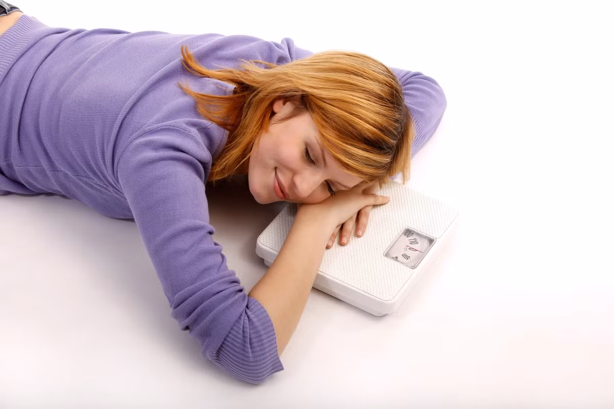 Những người thiếu ngủ có sự trao đổi chất chậm hơn so với người ngủ đủ từ 6 đến 8 tiếng mỗi ngày. Ảnh: SD.