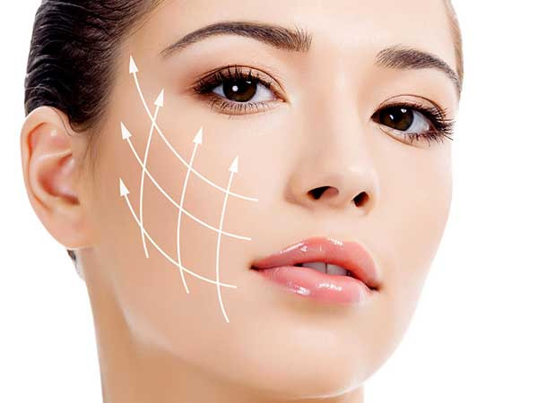 Collagen rất quan trọng giúp bạn có được làn da căng mọng và trẻ trung, do vậy, việc tiêu thụ quá nhiều caffeine có thể khiến làn da của bạn trở nên kém đàn hồi và dễ bị nếp nhăn. Ảnh: Boldsky.