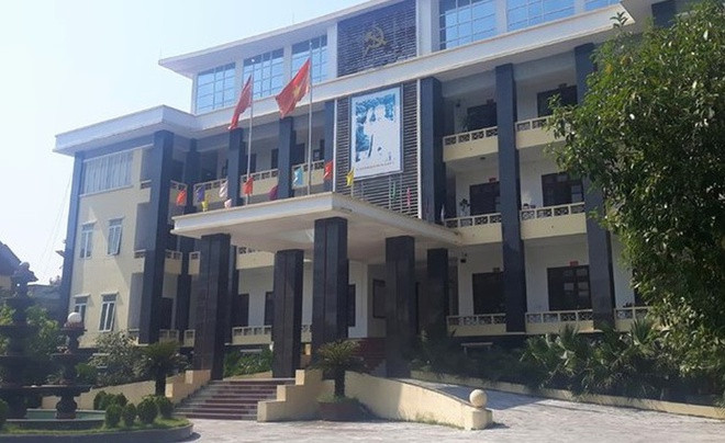 Cụ thể trong đơn tố cáo, ông C. nêu năm 2006, ông kết hôn với bà Nguyễn Thị Hà trên tinh thần tự nguyện và xuất phát từ tình yêu. Sau khi kết hôn, vợ chồng ông C. có với nhau 3 người con. Tuy nhiên, theo ông C. tìm hiểu và xác minh thì 2 trong số 3 người con không phải là con của ông. 