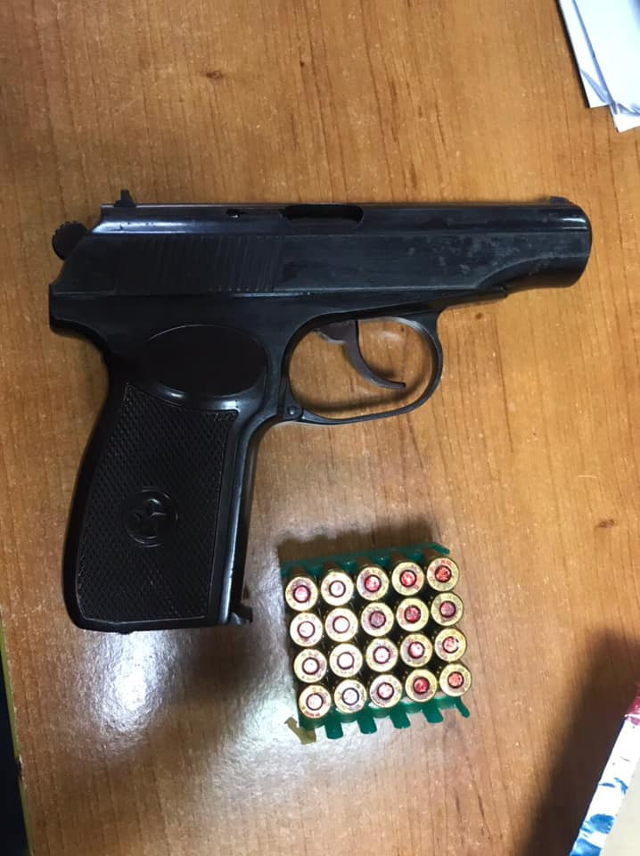 Nhóm đối tượng cung cấp tài khoản với hạn mức lên đến 2.000 đô quy ước (tương ứng 100 triệu đồng) để các con bạc tham gia cá độ bóng đá. Ngày 6/6, Công an quận Long Biên đã bắt giữ 3 đối tượng trong đường dây cá độ bóng đá gồm Đàm Văn Tiện, Nguyễn Văn Đông và Đàm Văn Chu. Quá trình khám xét chỗ ở của Tiện, cơ quan Công an đã thu giữ một khẩu súng quân dụng K59 và 20 viên đạn. 