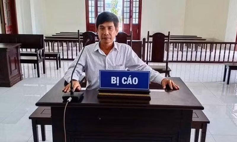  Hủy hai bản án, điều tra lại vụ án ông Lương Hữu Phước: Chiều 12/6, tại phiên xử giám đốc thẩm vụ án vi phạm quy định về điều khiển phương tiện giao thông đường bộ, liên quan đến ông Lương Hữu Phước (bị cáo nhảy lầu tự tử tại trụ sở tòa án sau khi bị tuyên án 3 năm tù ngày 29/5), Hội đồng giám đốc thẩm TAND cấp cao tại TP HCM đã chấp nhận kháng nghị, hủy hai bản án sơ thẩm và phúc thẩm của TAND hai cấp tỉnh Bình Phước để điều tra, xét xử lại. 