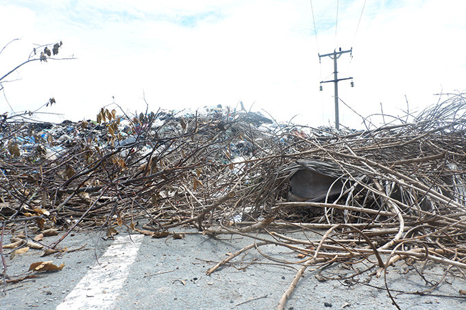 Chính quyền xã cũng hết sức bất ngờ khi bãi rác này xuất hiện mà không hề nhận được một thông báo hay văn bản từ UBND thành phố Hòa Bình. Trước sự phản ảnh của người dân, UBND xã Sủ Ngòi liên hệ lên UBND thành phố nhưng hiện tại vẫn chưa nhận được được sự chỉ đạo về việc xử lý bãi rác này.