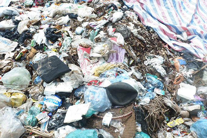 Theo người dân sinh sống ở xã Sủ Ngòi cho biết, trước đây lượng rác thải hàng ngày ở thành phố Hòa Bình đều được đưa xuống nhà máy xử lý rác thải của Công ty Cổ phần môi trường năng lượng Bắc Việt, thuộc địa phận huyện Kì Sơn cũ (nay sáp nhập vào thành phố Hòa Bình).