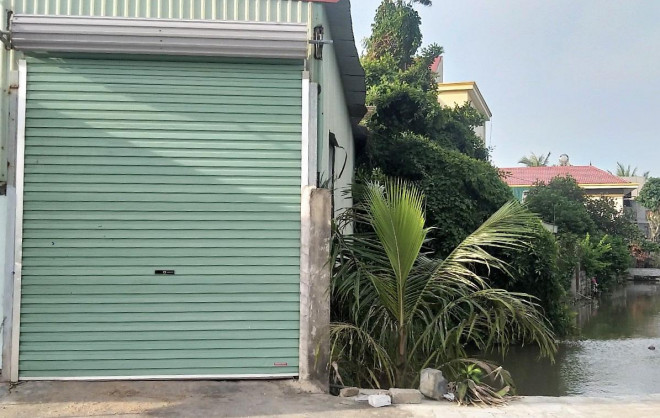 Trên mỗi bình nước 20 lít của Phúc Hà đều có nội dung "Nước Vimass là nước uống đóng chai được khai thác từ những mạch nước ngầm nằm sâu trong lòng núi Voi. Đảm bảo độ tinh khiết tuyệt đối nhờ được xử lý qua hệ thống thẩm thấu ngược, thanh trùng bằng Ozone và tia cực tím với công nghệ hiện đại đạt tiêu chuẩn chất lượng cao". Ảnh: Gia Đình và Xã Hội.