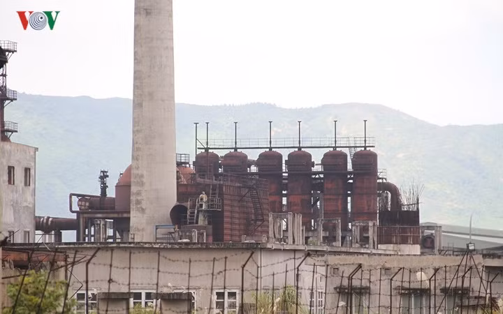 Nhiều máy móc, thiết bị, nhà xưởng trong dự án thành đống sắt vụn, hoen gỉ, hư hỏng. Dự án ngàn tỉ không khác gì một “nghĩa địa” sắt vụn trên khu đất rộng hơn 25ha.