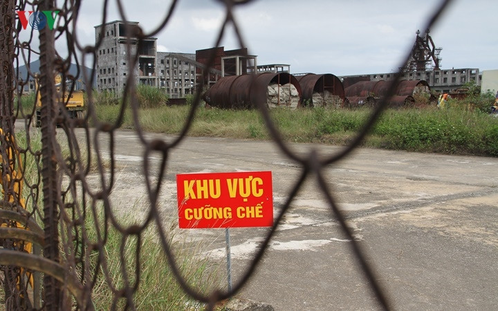 Toàn bộ khu “nghĩa địa” sắt vụn được cưỡng chế, kê biên, thanh lý để các nhà đầu tư, ngân hàng thu hồi vốn từ đống sắt vụn. gân hàng hu hồi vốn từ đống sắt vụn.