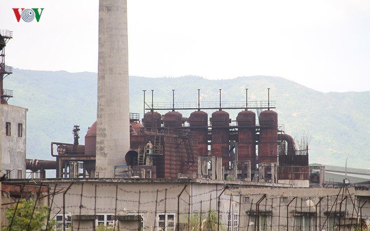 Nhiều máy móc, thiết bị, nhà xưởng trong dự án thành đống sắt vụn, hoen gỉ, hư hỏng. Dự án ngàn tỉ không khác gì một “nghĩa địa” sắt vụn trên khu đất rộng hơn 25ha.